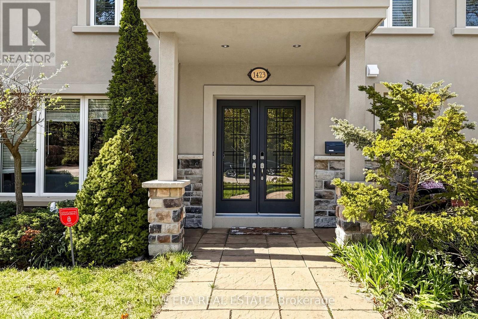 1423 Bunsden Avenue, Mississauga (Sheridan), Ontario, L5H2B3, Mississauga (Sheridan), Ontario — photo 4 of 5