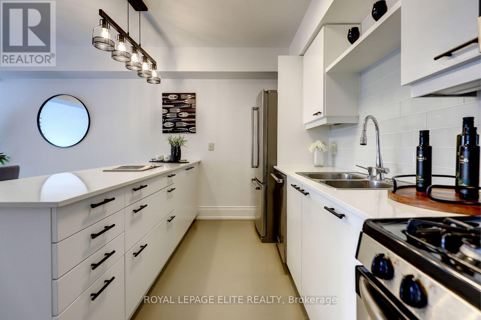 #405 437 RONCESVALLES AVENUE - 21