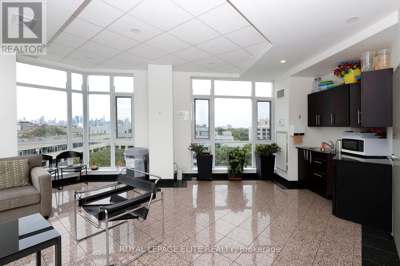 #405 437 RONCESVALLES AVENUE - 35