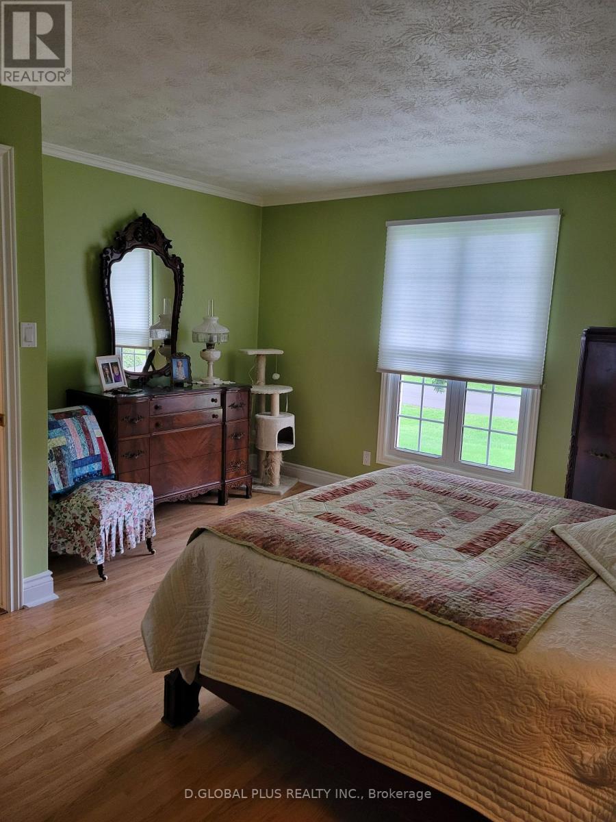5 RAVENHURST DRIVE E - 12