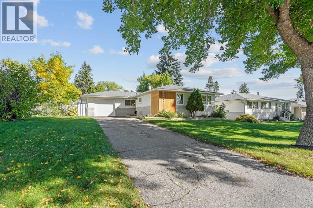 Property for sale at 632 44 Avenue NW