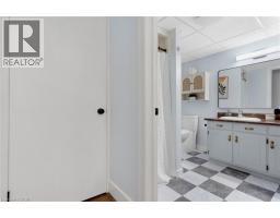 477 Kingscourt Drive Unit# B, Waterloo, ON N2K2X9 Photo 35