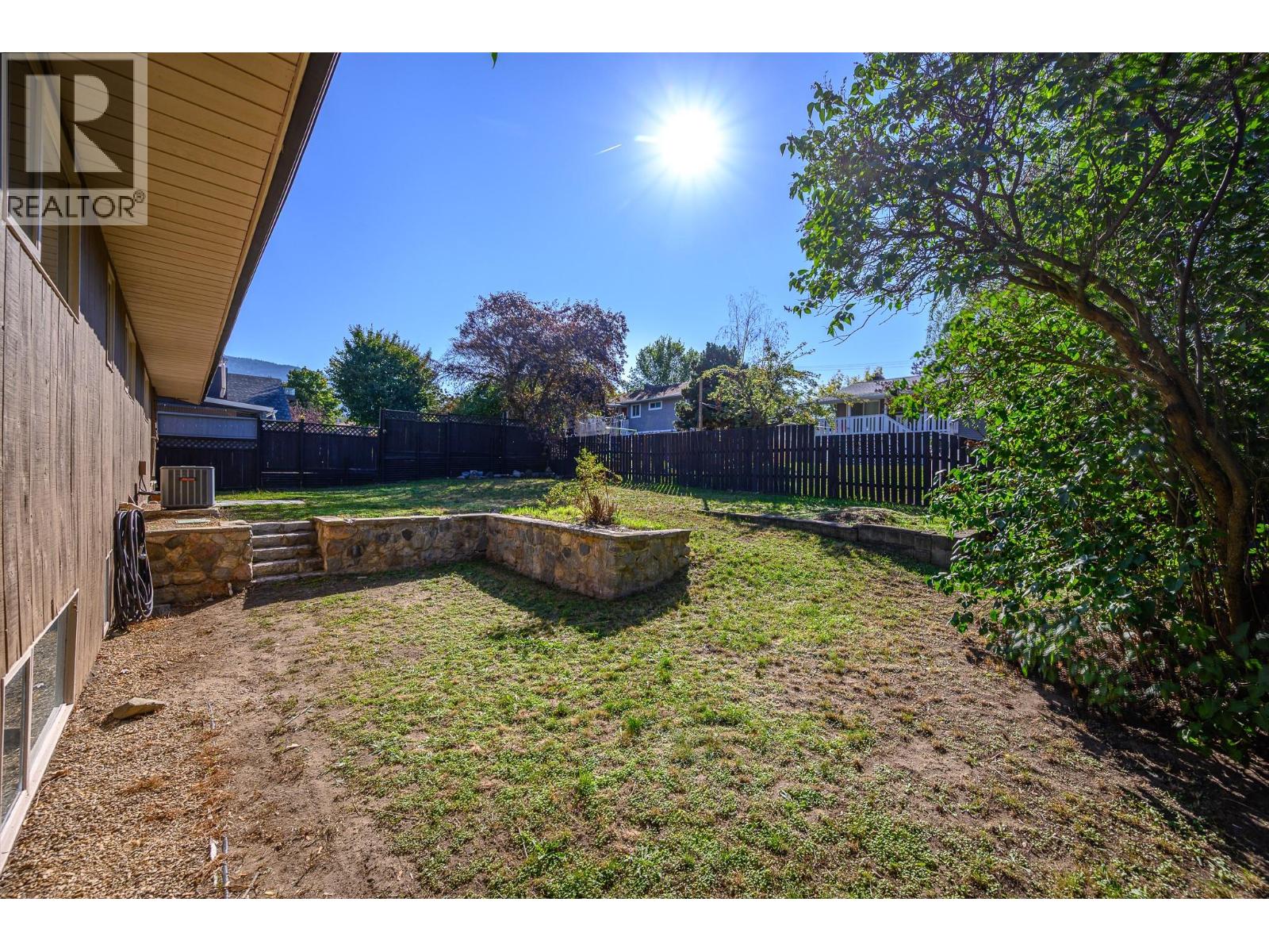 1604 39A Avenue - 39