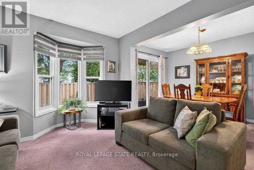 #20 2 ROYALWOOD COURT - 3