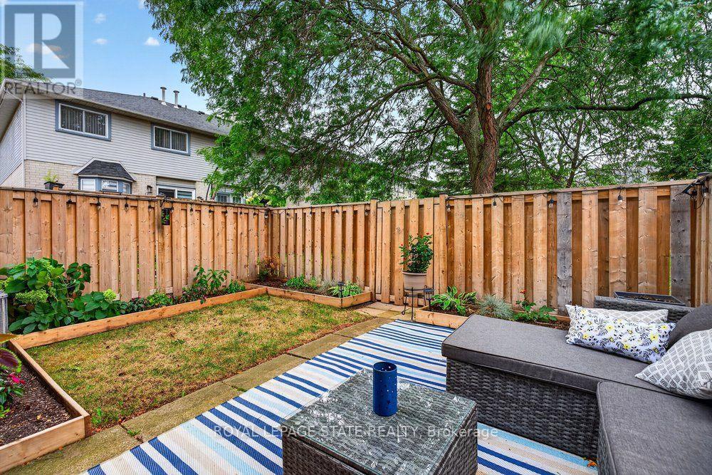 #20 2 ROYALWOOD COURT - 36