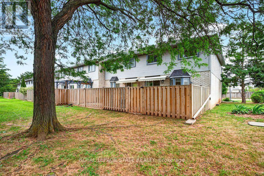 #20 2 ROYALWOOD COURT - 38