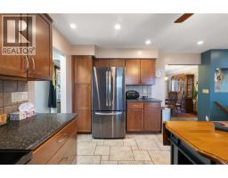 Kitchen - 179 Grant Avenue, Tecumseh, ON N8N2X9 Photo 13