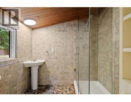 135 Fairway Dr, Salt Spring, BC V8K1M6 Photo 12