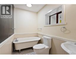 135 Fairway Dr, Salt Spring, BC V8K1M6 Photo 10