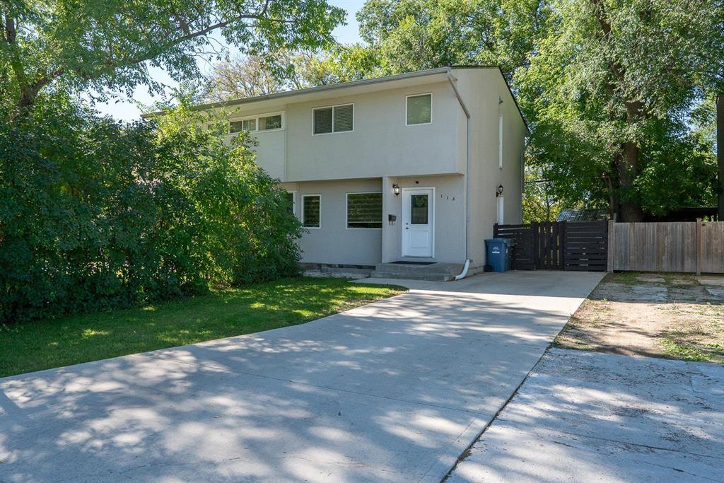 113 Berkshire Bay, Winnipeg, Manitoba, R2J2L9, Winnipeg, Manitoba — photo 1 of 5