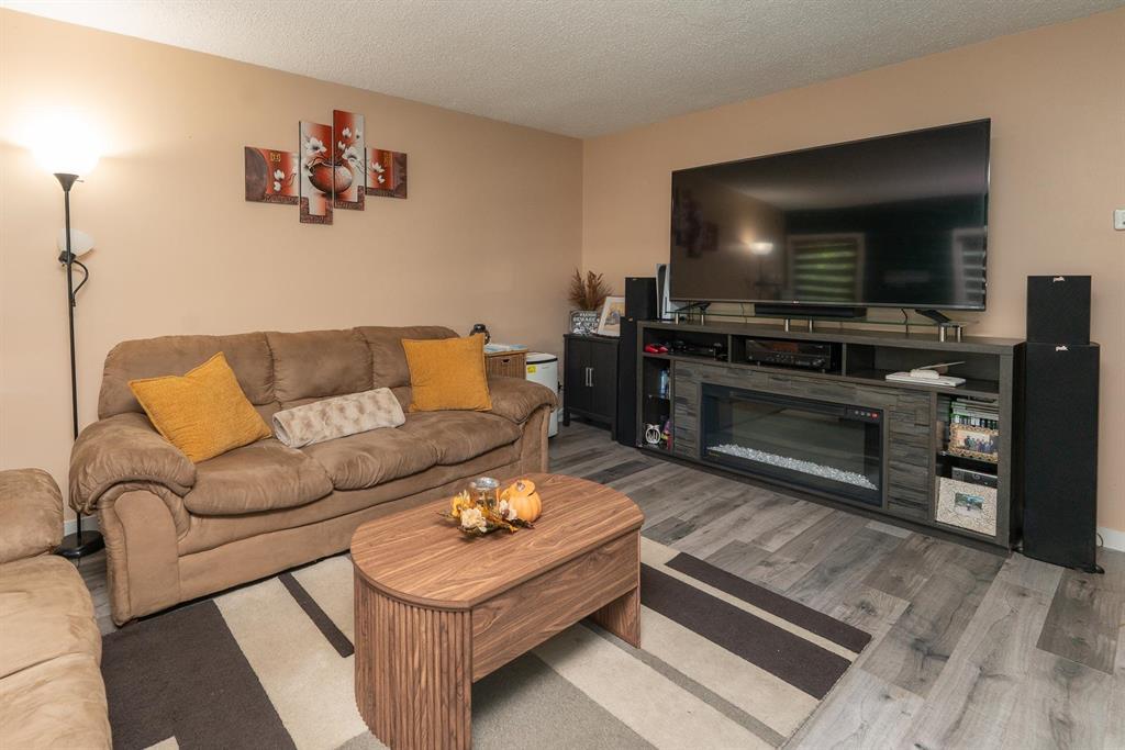 113 Berkshire Bay, Winnipeg, Manitoba, R2J2L9, Winnipeg, Manitoba — photo 4 of 5