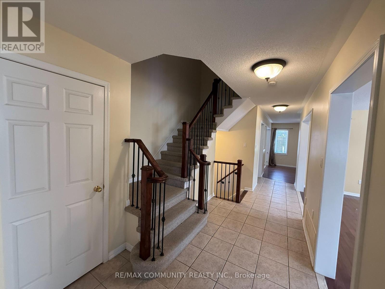 3 BAYCLIFFE DRIVE - 21