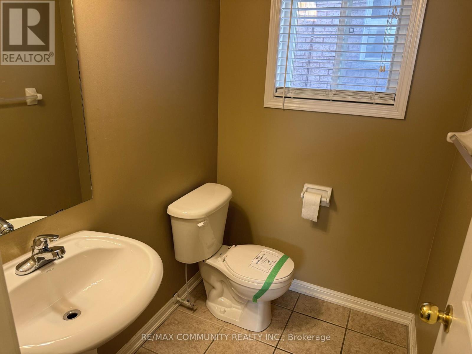 3 BAYCLIFFE DRIVE - 34