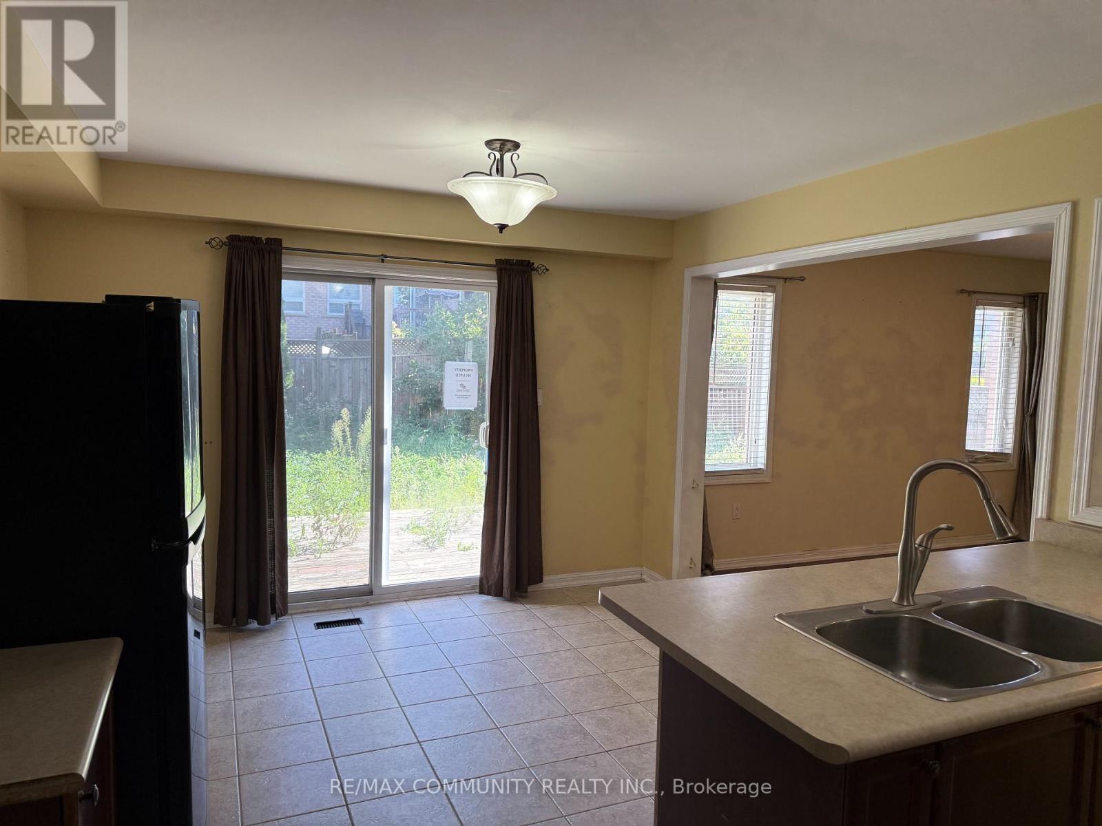3 BAYCLIFFE DRIVE - 13