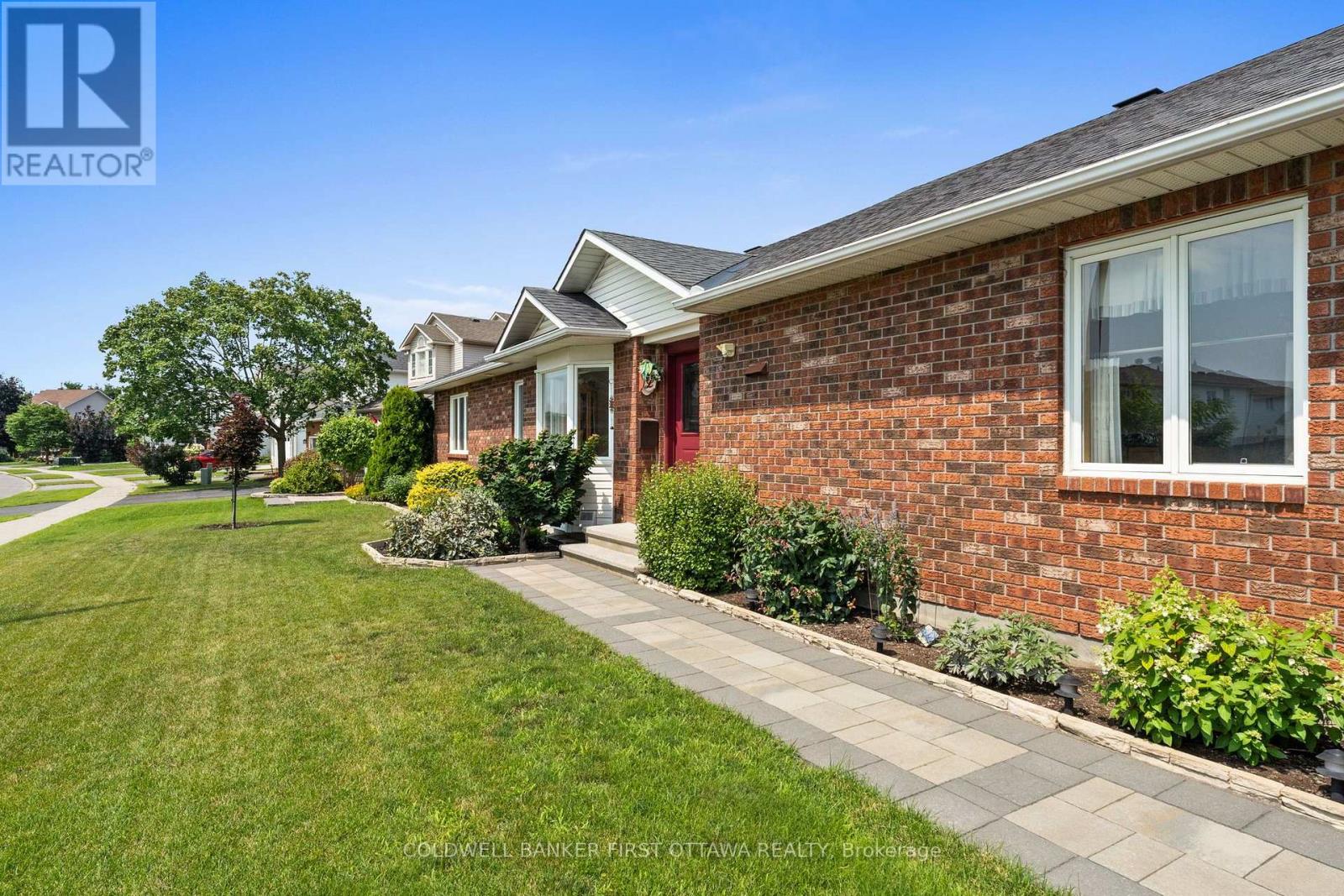 3+1 bedrooms & 2 bathrooms w a seperate entrance!