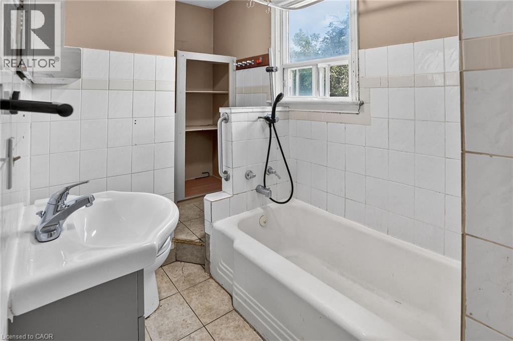 62 COSBY Avenue - 10