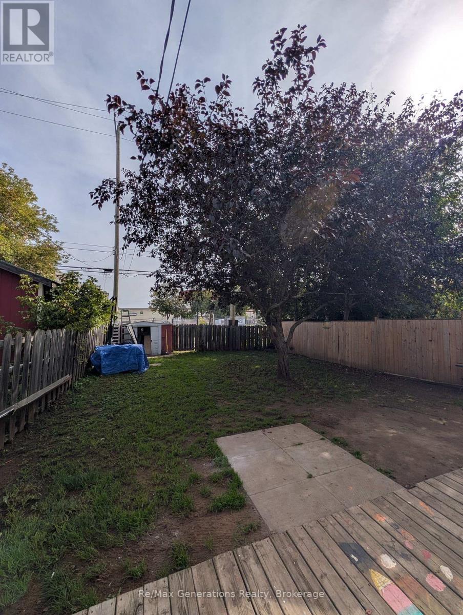 226 HAROLD STREET N - 23