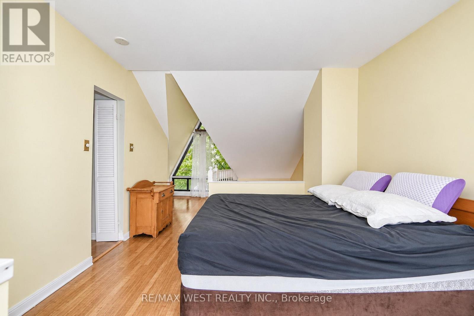 Photo of 311 WELLESLEY STREET E