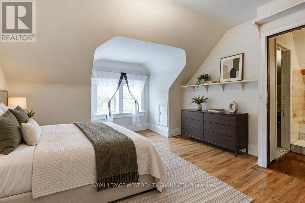 28 CONCORD AVENUE - 23