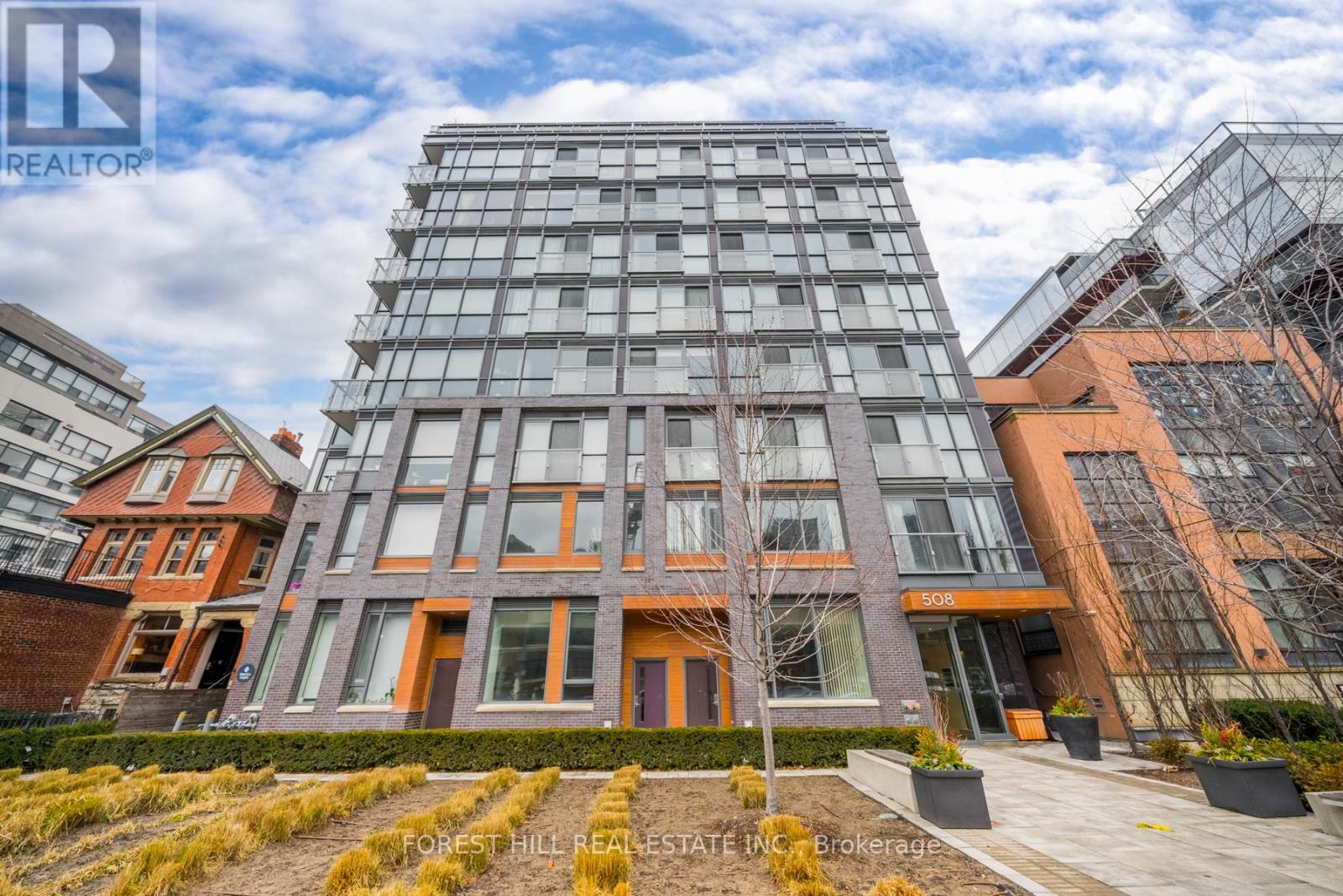 802 - 508 WELLINGTON STREET W