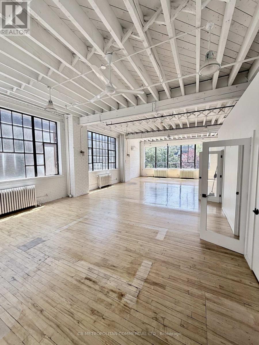 201/203 - 688 RICHMOND STREET W