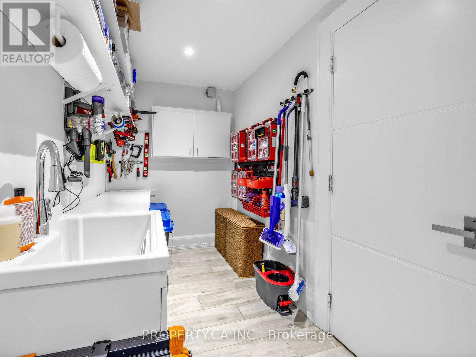 370 HILLSDALE AVENUE E - 29