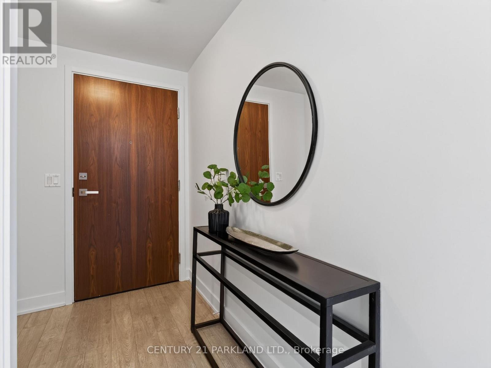 Photo of 923 - 15 BASEBALL PLACE N