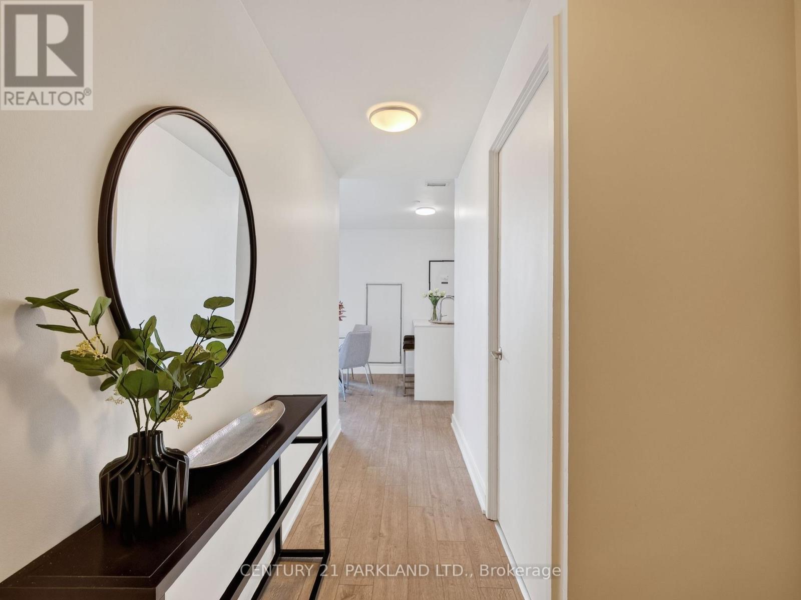 Photo of 923 - 15 BASEBALL PLACE N