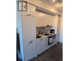 1019 - 38 Honeycrisp Crescent, Vaughan, ON L4K0M8 Photo 10