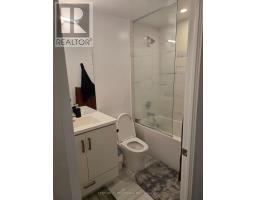 1019 - 38 Honeycrisp Crescent, Vaughan, ON L4K0M8 Photo 15