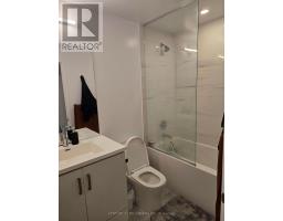 1019 - 38 Honeycrisp Crescent, Vaughan, ON L4K0M8 Photo 16