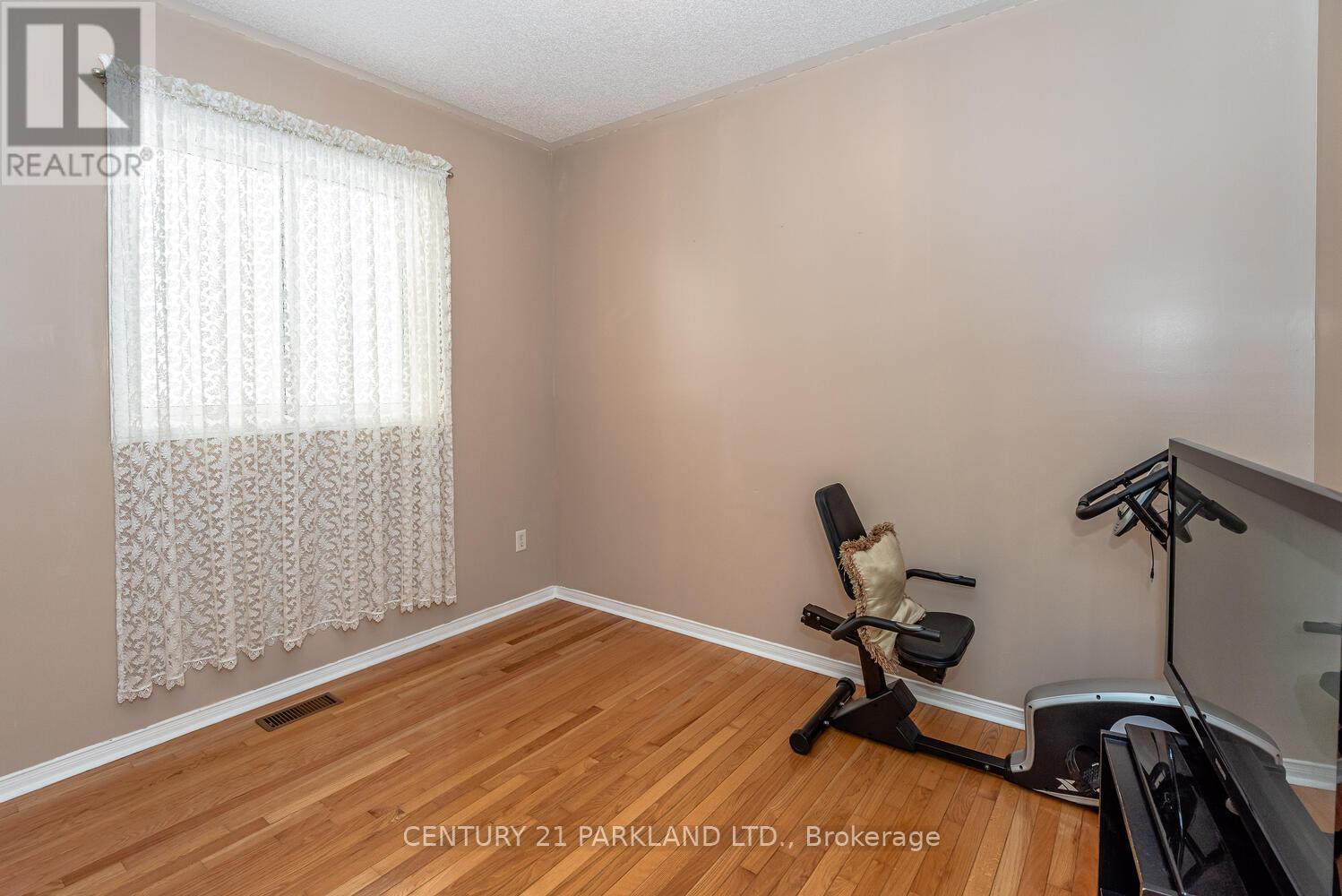 85 CANOE AVENUE - 18