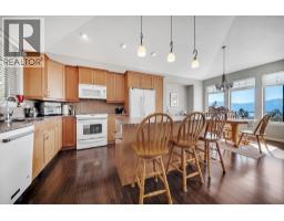 Kitchen - 2533 Copper Ridge Drive, West Kelowna, BC V4T2X6 Photo 7