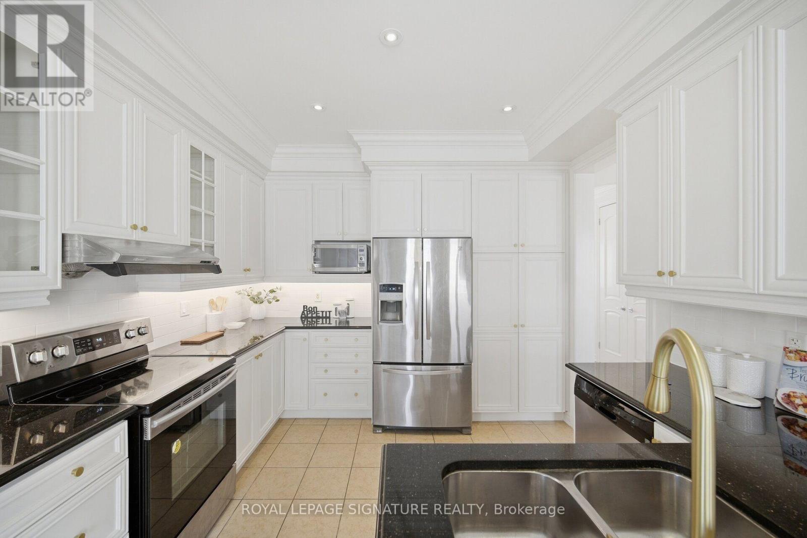 8 FARMHOUSE CRESCENT - 10