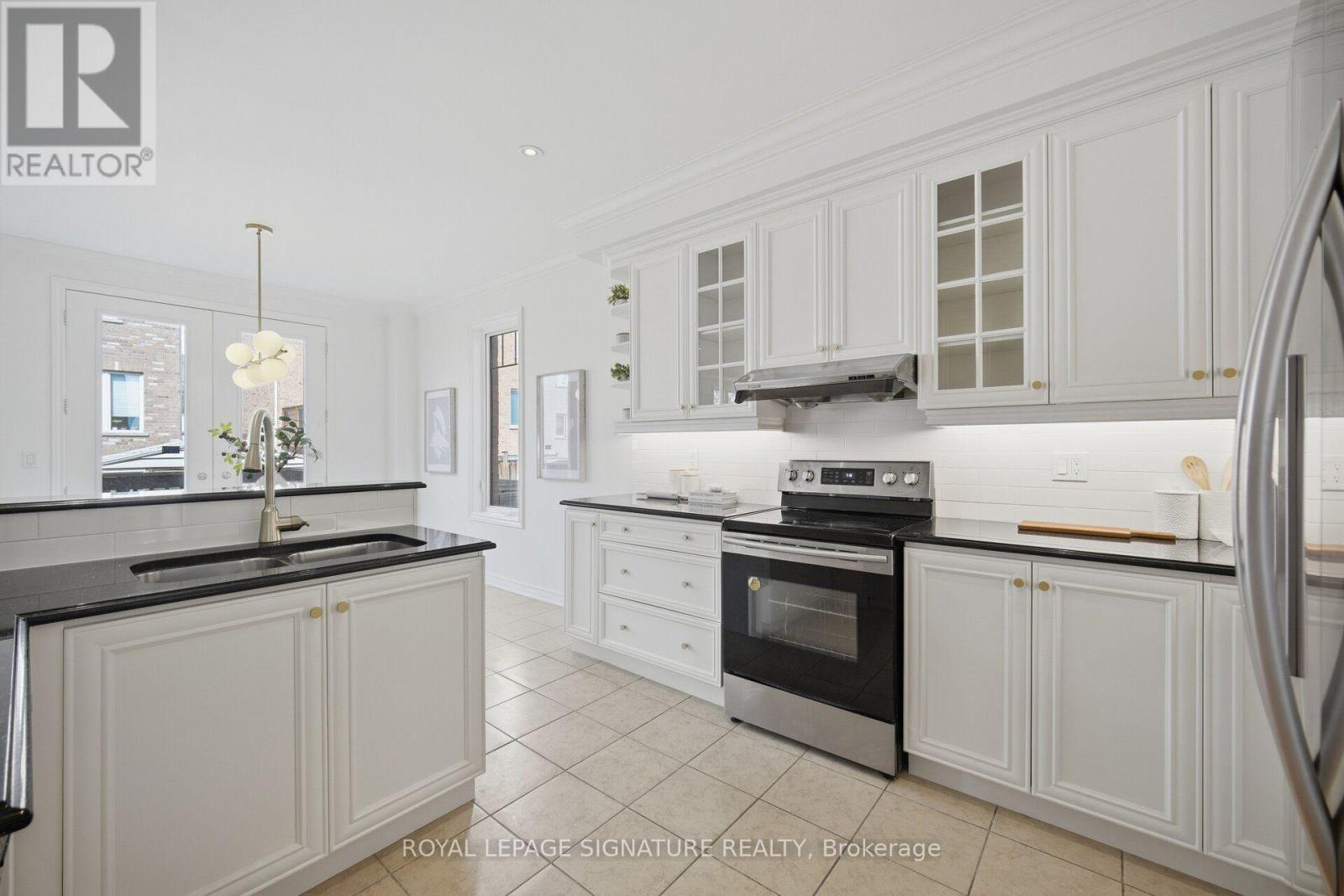 8 FARMHOUSE CRESCENT - Image 11