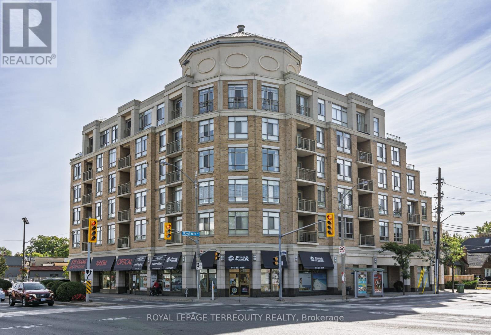 Photo of 935 Royal York Road