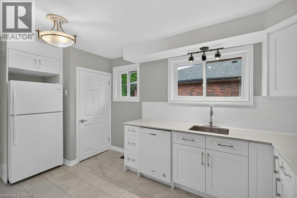 40 CLARENDON Avenue, Hamilton — photo 9