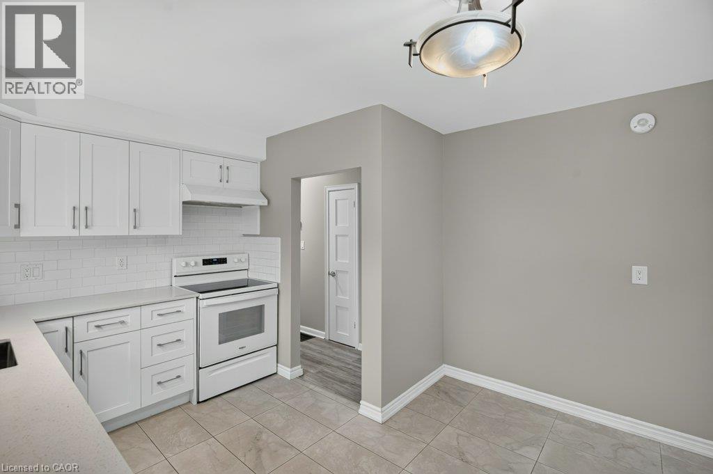 40 CLARENDON Avenue, Hamilton — photo 12