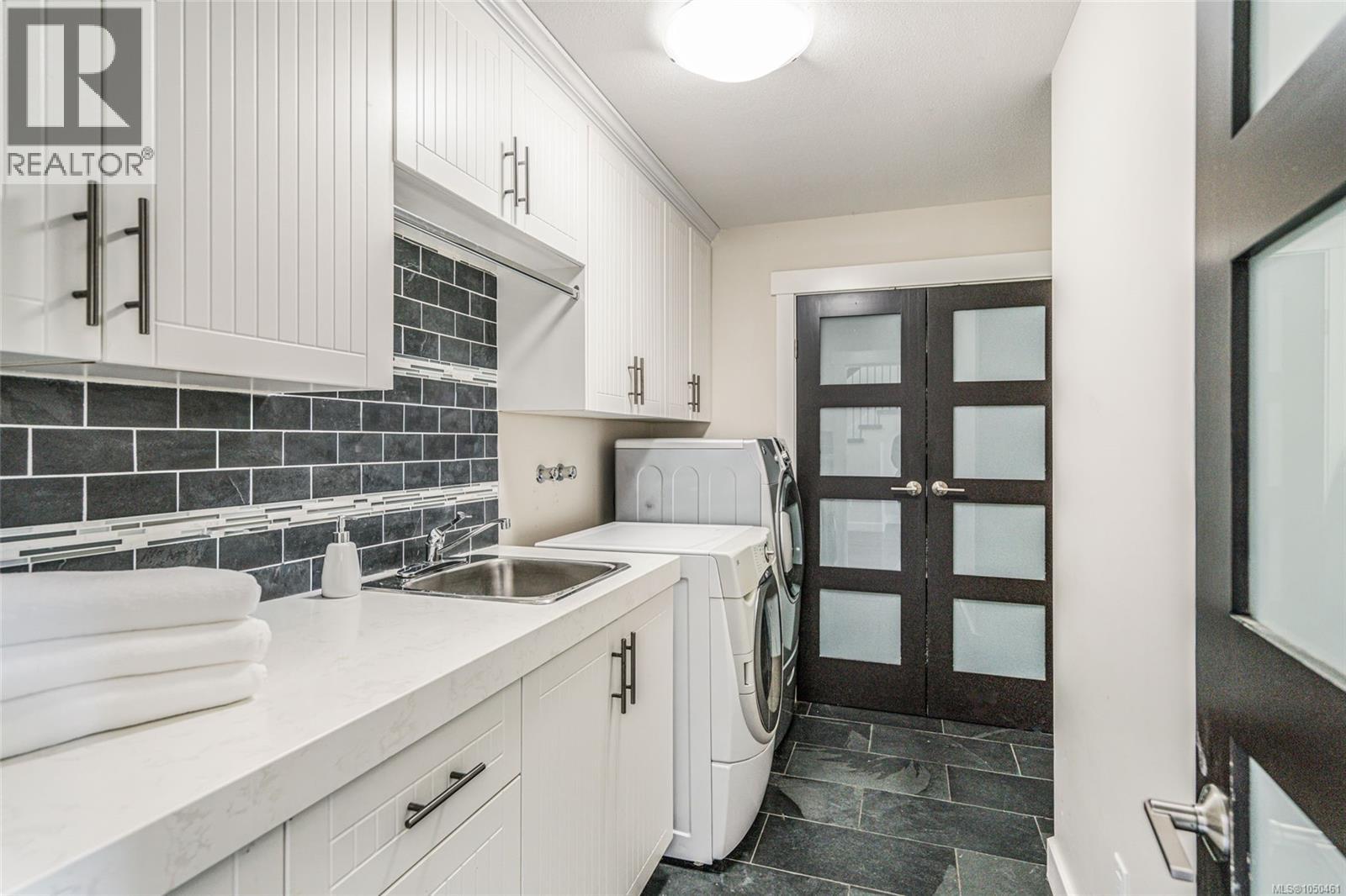 2466 Summerset Rd - Image 24