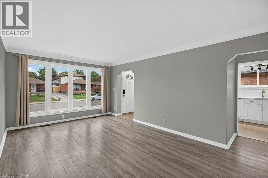 40 CLARENDON Avenue, Hamilton — photo 4