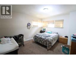 Family room - 5004 52 St, Taber, AB T1G1N2 Photo 7
