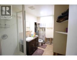 3pc Bathroom - 5004 52 St, Taber, AB T1G1N2 Photo 11