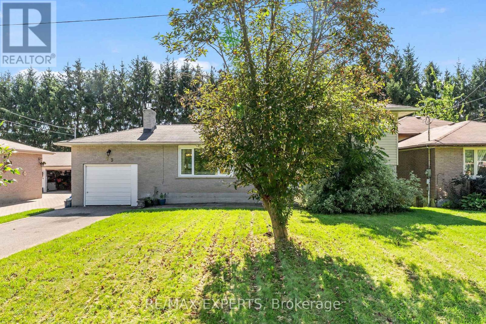 23 Thomas Street, Cobourg, Ontario, K9A1K1, Cobourg, Ontario — photo 2 of 5