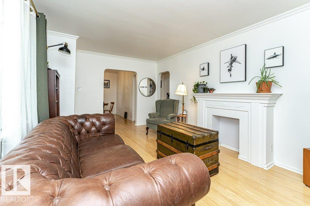 10507 67 AV NW - 8