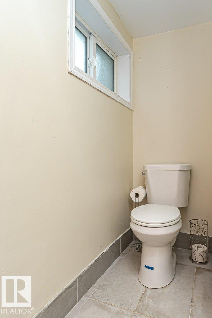 10507 67 AV NW - 41