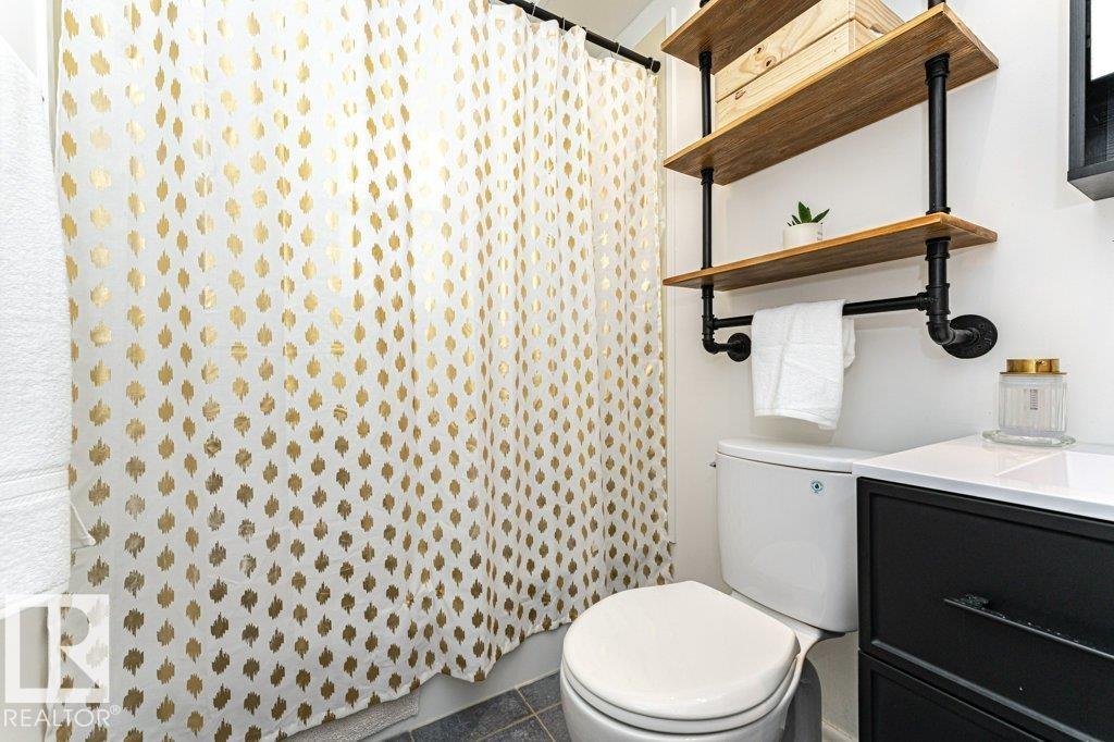 10507 67 AV NW - 18