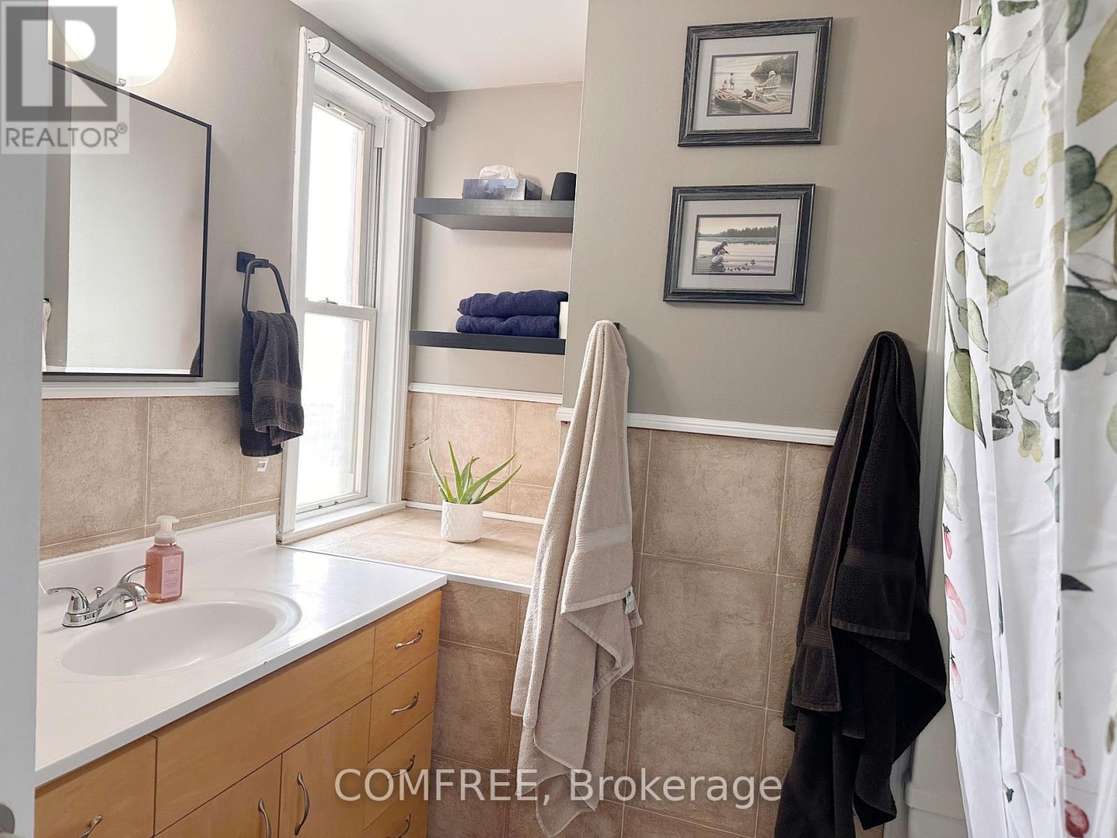 1657 ELGIN STREET - 13