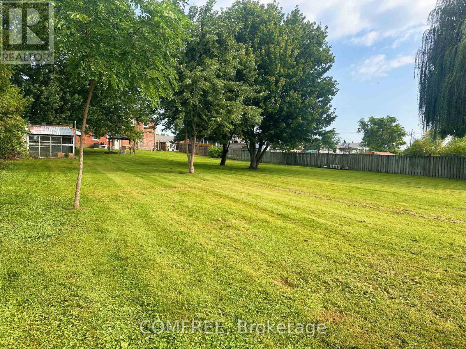 1657 ELGIN STREET - 35