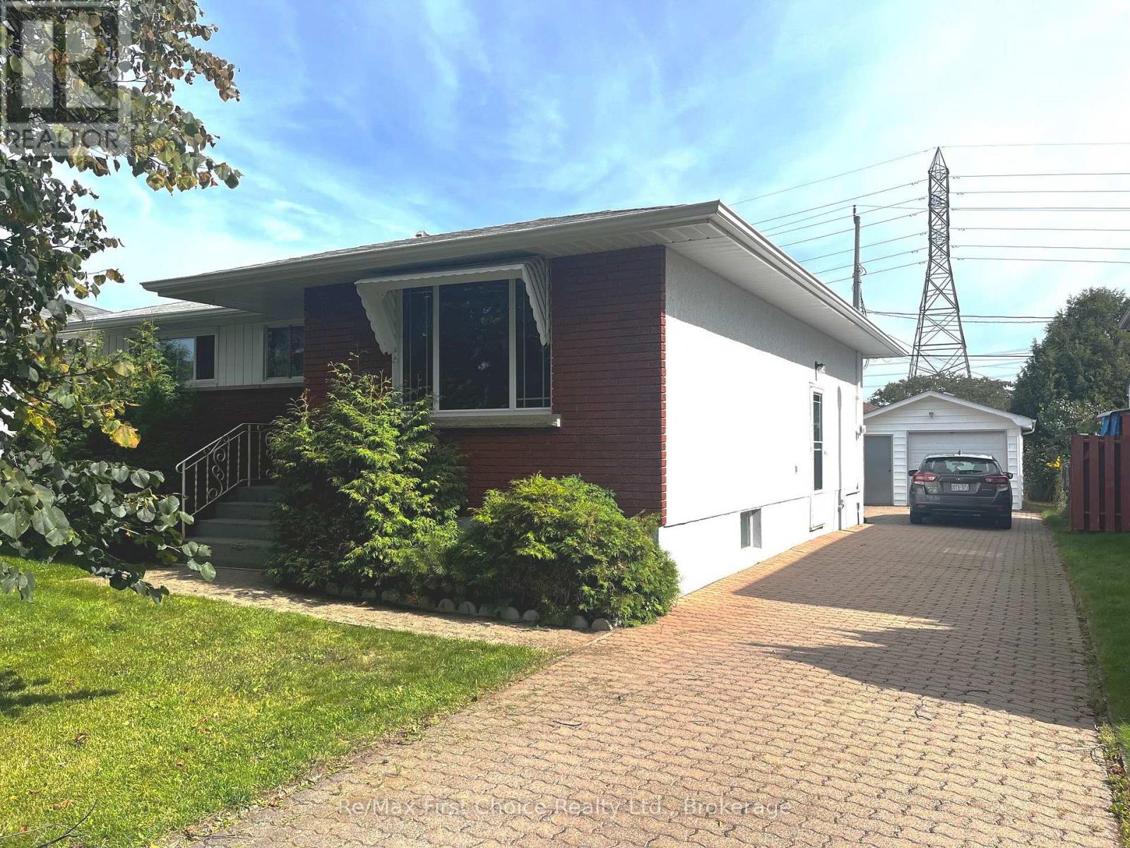 418 WESTVIEW PLACE - 1