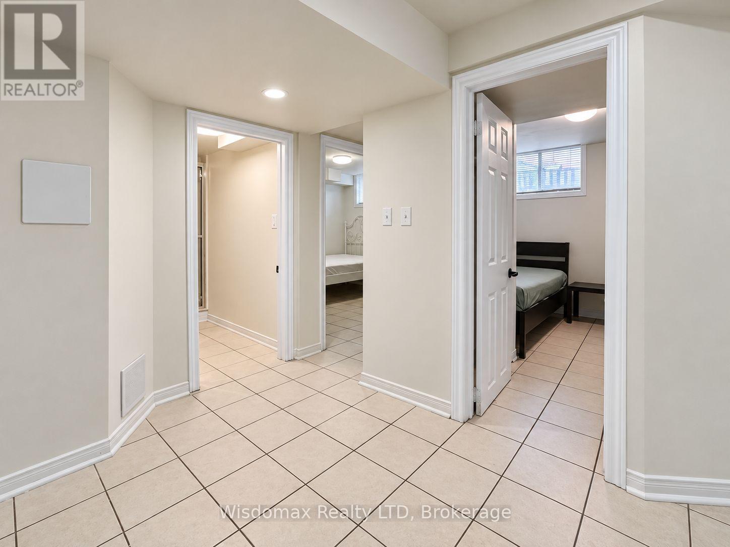 46 YOUNG CRESCENT - 27